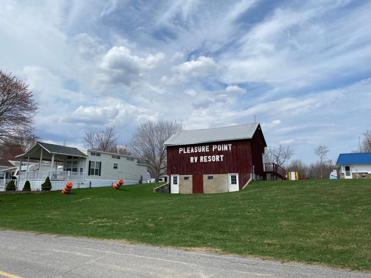 Pleasure Point Rv Resort Edmore Exterior foto